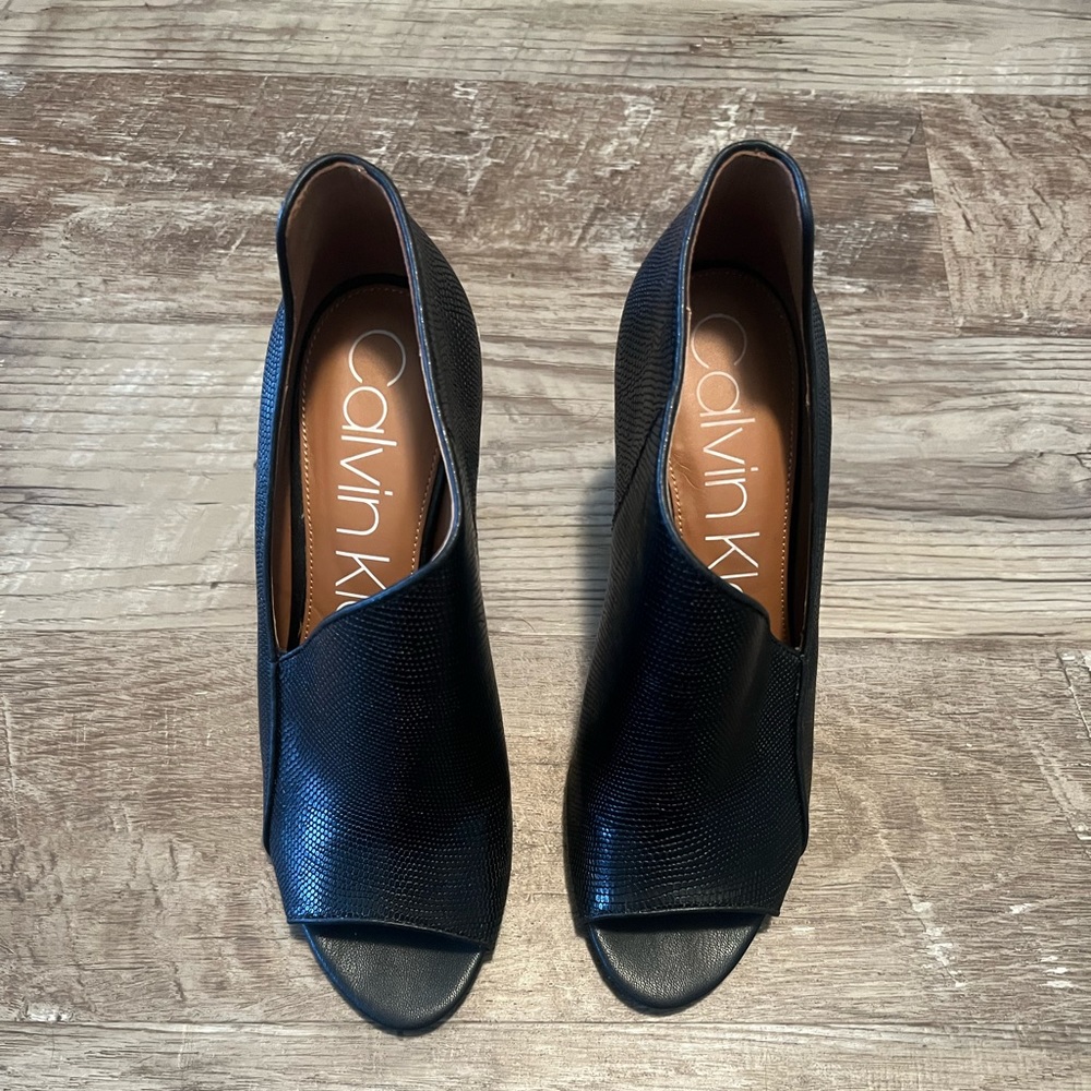 Never worn before high heel booties